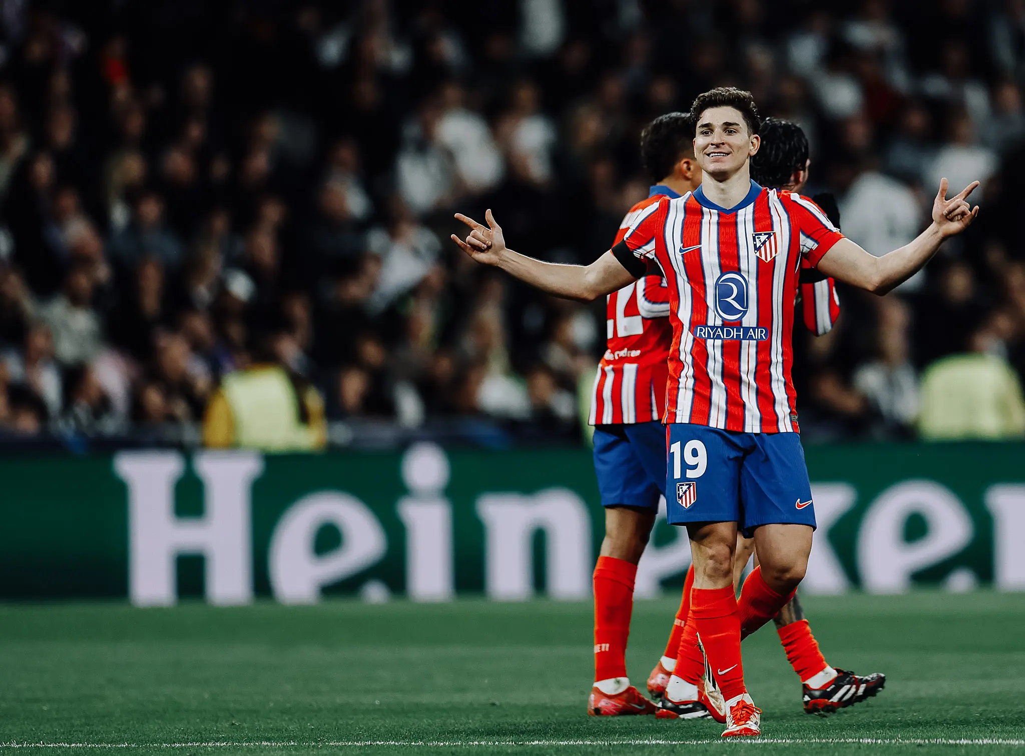 官宣, 色的表现 官宣, 色的表现