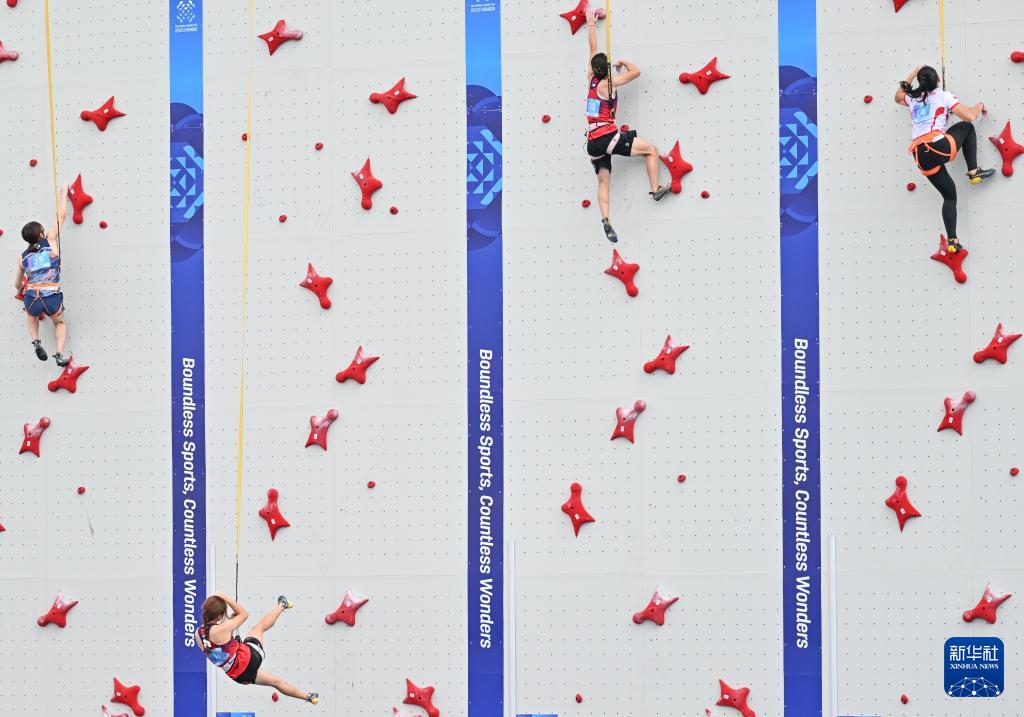 中国选手覃, KzC, 在天府公园 中国选手覃, KzC, 在天府公园