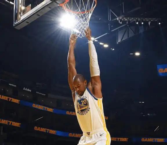 勇士补强宣告成功，科尔坦言新援完美契合库里，新赛季战术无解了